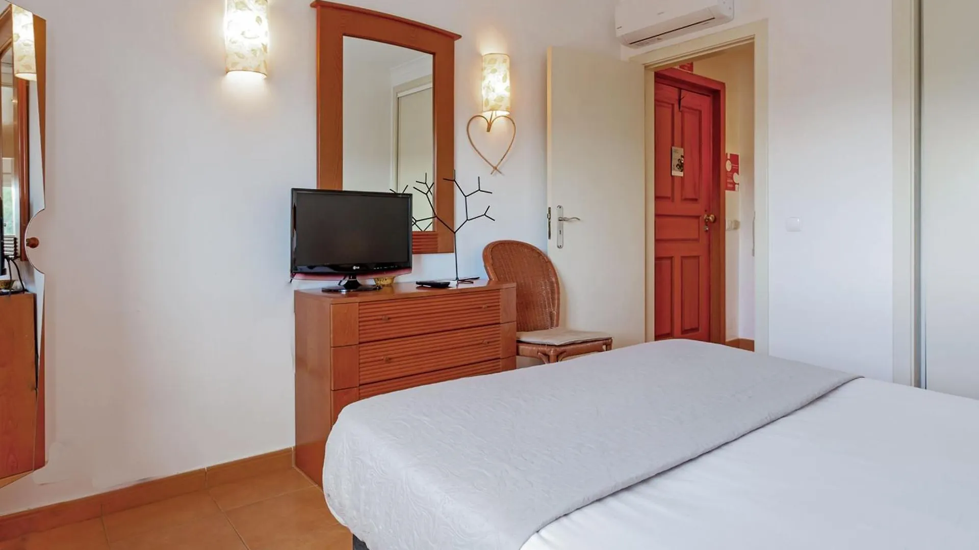 아파트 Golden 1 Bdr Flat W/ Balcony & Pool By Lovelystay 카바나스데타비라