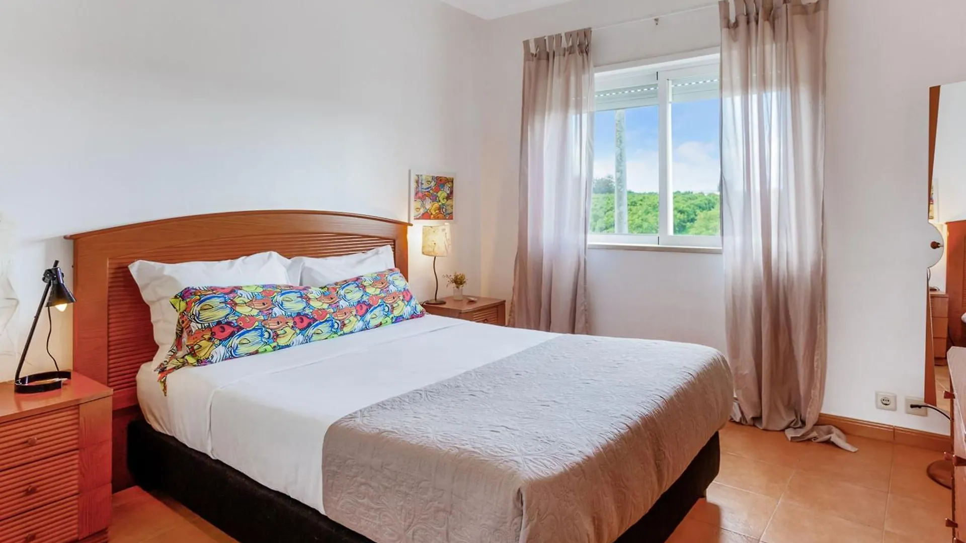 Golden 1 Bdr Flat W/ Balcony & Pool By Lovelystay 카바나스데타비라 아파트