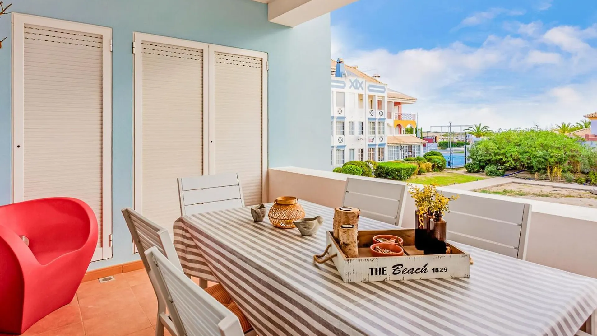 Golden 1 Bdr Flat W/ Balcony & Pool By Lovelystay 카바나스데타비라